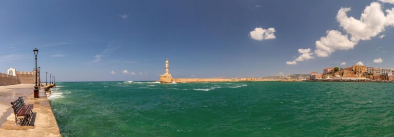 The ultimate 5-day road trip: Chania to Elafonisi (the perfect itinerary). The image shows Chania port (freepik.com)